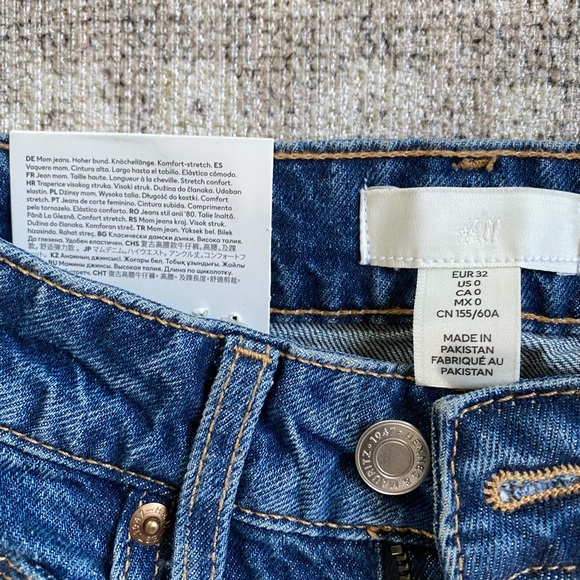 NWT H&M Mom Jeans High Waist - Picture 6 of 9